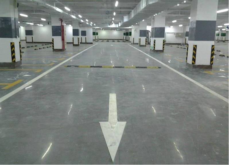 固化地坪停车场