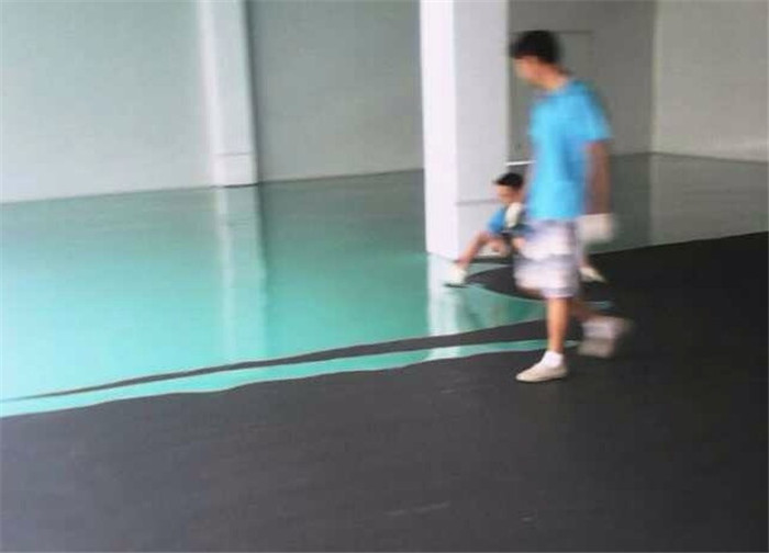环氧防静电面漆施工 (2)