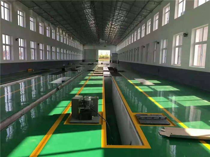 环氧自流平滚涂检车线